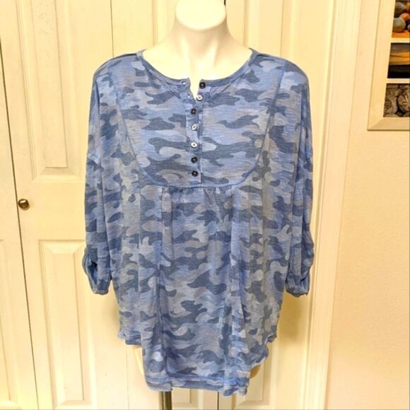 NWOT Nine West Round Neck Camouflage Top, 3/4 Sleeves - Picture 3 of 12